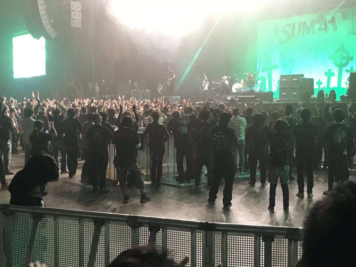 じょばん Twitter પર Sum41 Vipエリアガラガラ 最前エリアがvipのみだからこんな状況になる 最悪のレイアウトだわ アーティストにも失礼だよ ダウンロードフェス