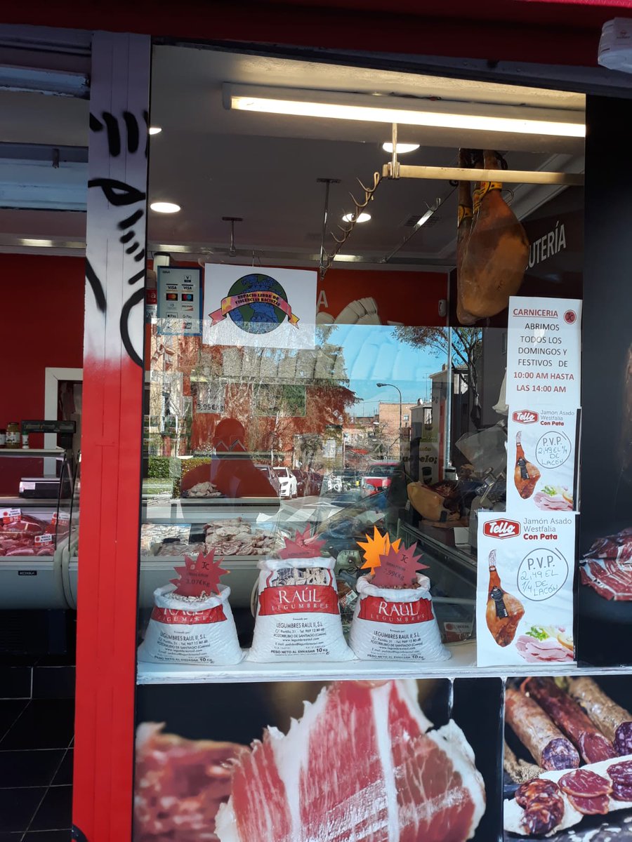 libreviolencias's tweet photo. EL BARRIO SIMANCAS ES UN @libreviolencias una treintena de comercios se suman a la campaña, y se posicionan en contra del racismo en los barrios. https://t.co/q3gWqywbqF