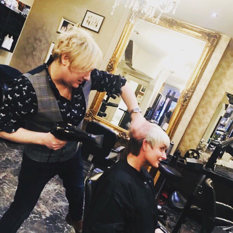 Matthewmayfair's tweet photo. Let’s get creative, stylist MatthewDavid creating shapes... #creatingshapes #styleawards #londonsalon #hair #blowdry https://t.co/M5yS0xvBfa