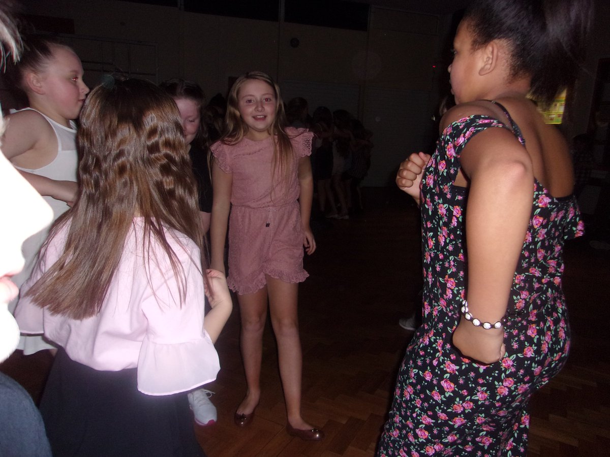 ClaveringTS27's tweet photo. #5JB #5LH We had a fabulous night at the disco! https://t.co/5o4VUEep4s