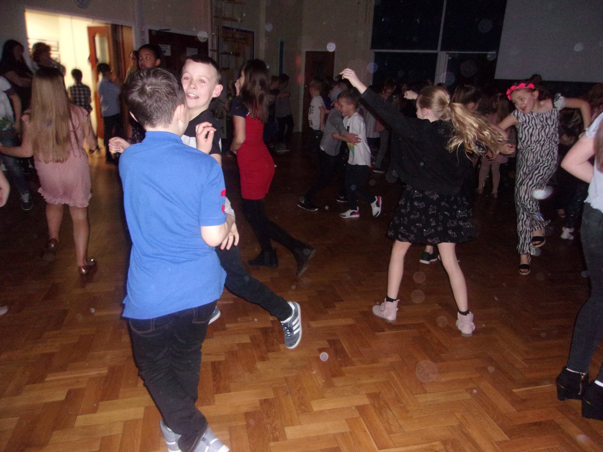 ClaveringTS27's tweet photo. #5JB #5LH We had a fabulous night at the disco! https://t.co/5o4VUEep4s