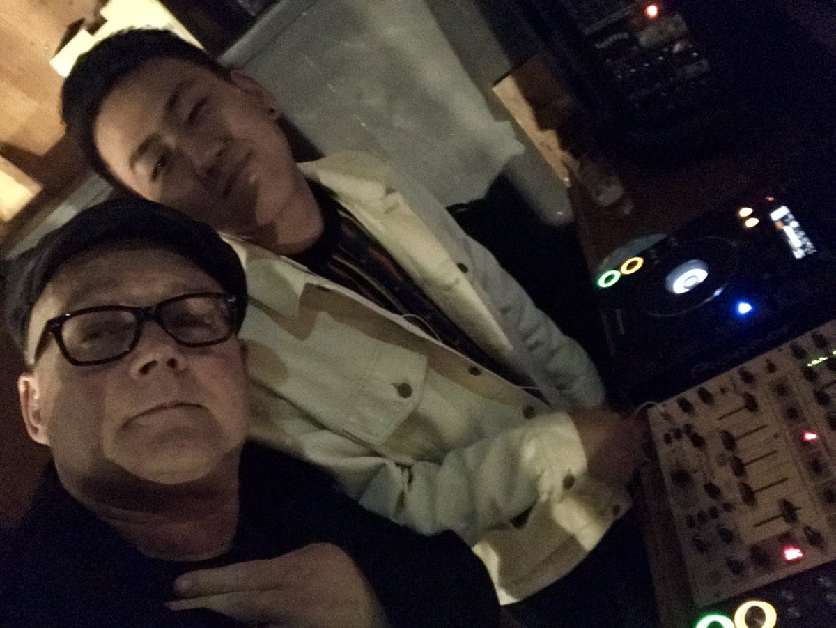 SimonPeterGreen's tweet image. a great day at our EXPOSURE photography festival yesterday &amp;amp; I played two DJ sets  - a downtempo vinyl set at @alanwdenyer &amp;amp; an arse wiggle party CDJ set at @DrapersBar ... good times in the dj booth @cu_exposure #cuphexposure #coventry #LAHAD