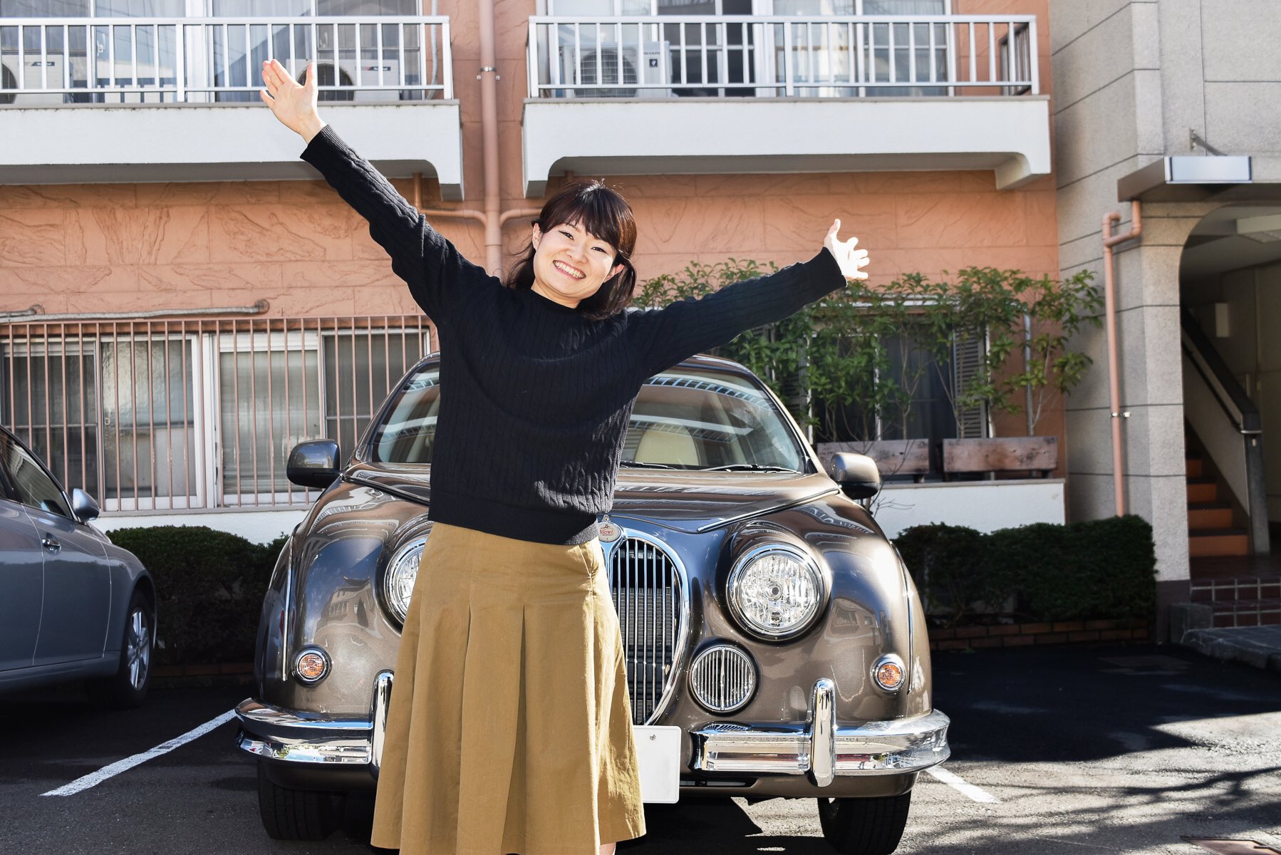 光岡自動車 この子に乗っていると周りから見られるから この子に乗っているときは私もちゃんとしなきゃ って 私の気持ちを上げて くれるクルマなんです 街乗りしていると いい車だね どこの車 とよく声をかけられるんですが まるで自分の子供を褒め