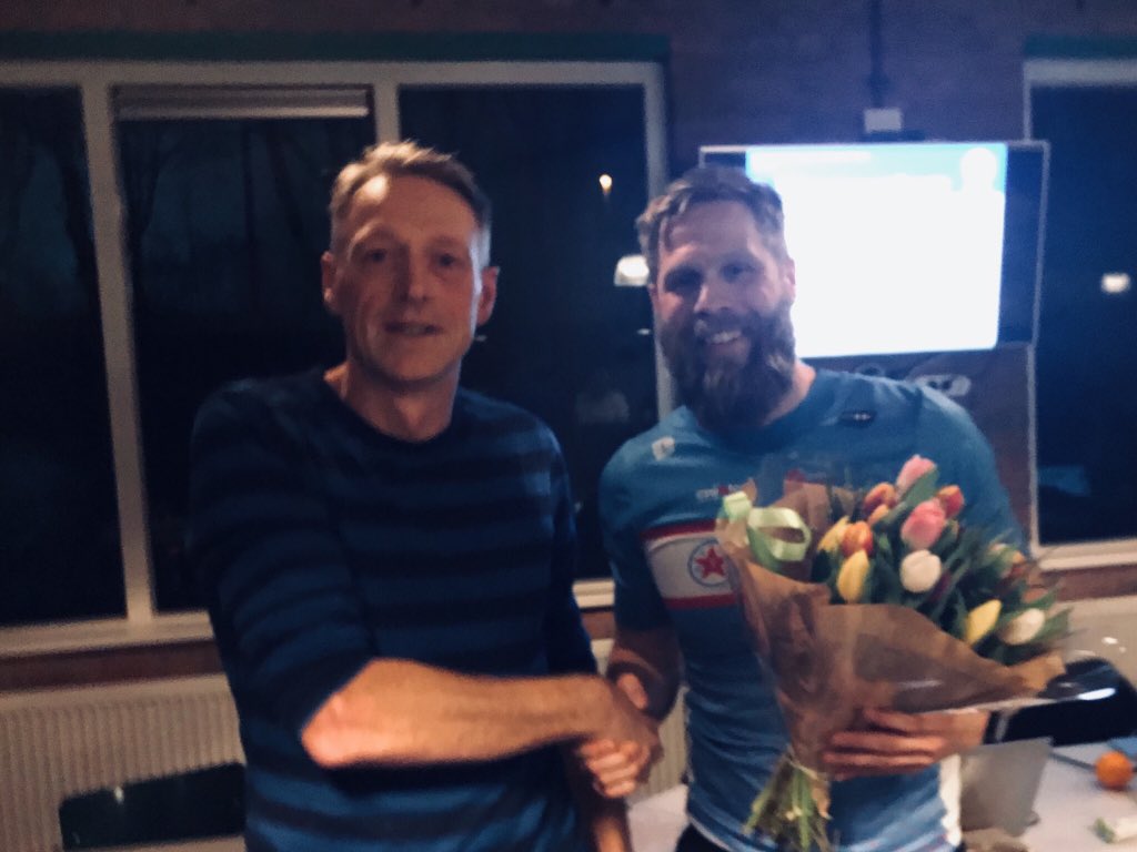 GVAVTriathlon's tweet image. Tijdens de ALV van @GVAVTriathlon zijn een drietal leden verrast en gewaardeerd voor hun inzet voor de vereniging. Jeroen van der Vlist en Jacob Veenstra zijn benoemd tot Lid van Verdienste en even later is Marcel ten Wolde benoemd tot Erelid. Van harte gefeliciteerd!