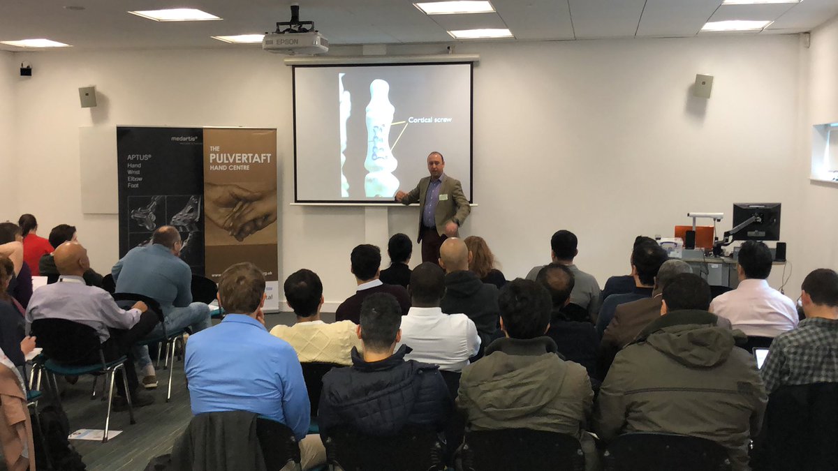 handprocedures's tweet image. @AlKo73 taking us through this mornings first practical @The_Pulvertaft. Everyone came back for day 2 - must be going ok!! @KateVB_Hands @trcresswell #handsurgery #pgme #lockingplates