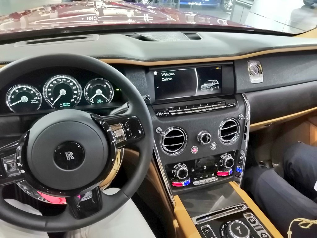 LidijaPiroski's tweet photo. This new #Cullinan is to be driven directly to... Africa
Do you agree @frank_tiemann 😉
#RolllsRoyce @Vrele_Gume https://t.co/zbHIQ66s85