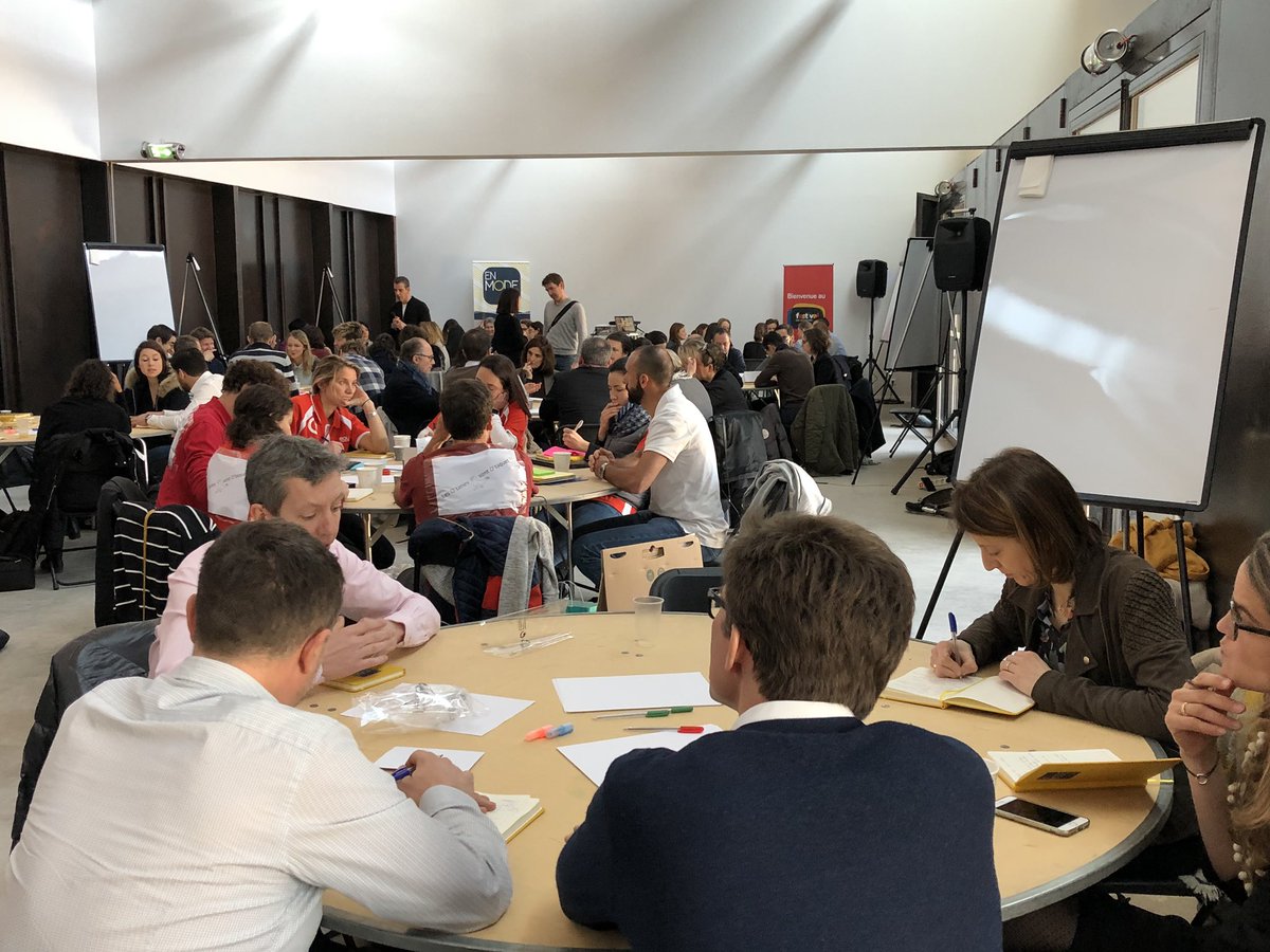 LYVE_Lyon's tweet photo. #FestivalEntrepreneurs : « Vis ma vie de #startup » : Eau du Grand Lyon, @GroupeLaPoste, @GroupeAPICIL, @suezFR, @rte_france, @GRDF, @SanofiFR, @grandlyon, @EDFofficiel jouent le jeu et challengent les idées des startups 💡 https://t.co/NLTzcOyQ2q