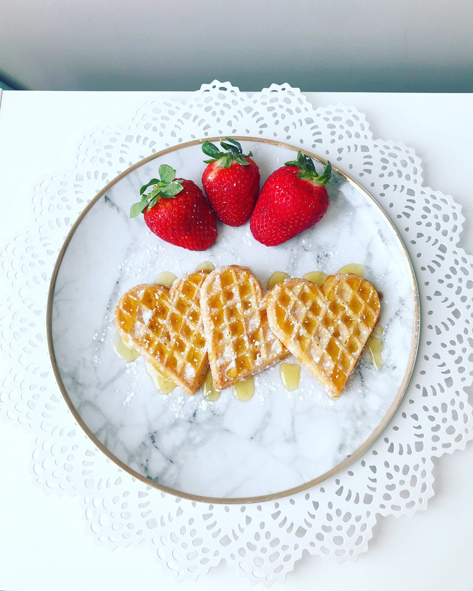 kristen_moomin's tweet photo. The only problem was that the waffles were cold by the time I got to eat them 😫😫 #inthemorningimmakingwaffles
#breakfast #ikea #waffles #hearts #yummy #sweetbreakfast #latebreakfast #foodporn https://t.co/eCgrzSqCAV