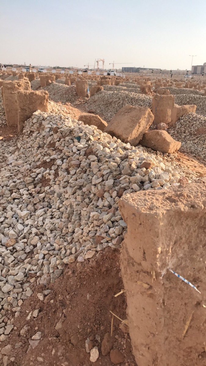 Lord9N's tweet photo. #يوم_الام
في يوم الام هذا اليوم العظيم اخذني الشوق لها وذهبت لقبرها 💔💔
الله يطول في اعمار امهاتكم ويرزقكم برهم ويرحم الاموات منهم ويغفر لامي ويعوضني بلقائها في الجنة 🙏🏻 https://t.co/tPYbTy3W31