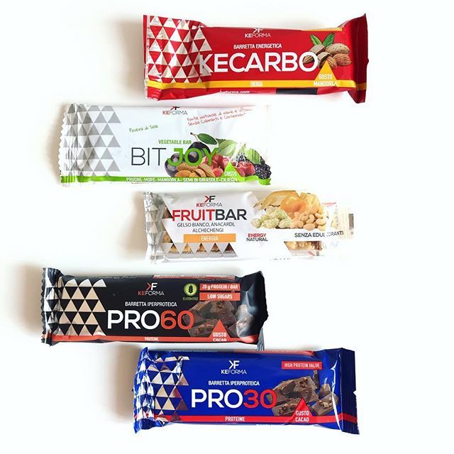 KEFORMA's tweet photo. #KeForma ha una barretta per ogni momento della giornata. ✔️ Fruitbar con frutta secca perfette come spezza fame.
✔️ KeCarbo energia ottima durante l’attività fisica.
✔️ La linea PRO proteine che aiutano il recupero muscolare.
Scopri tutti i gusti sul si… https://t.co/fiZhY1WQLH https://t.co/rjAqVcntZs