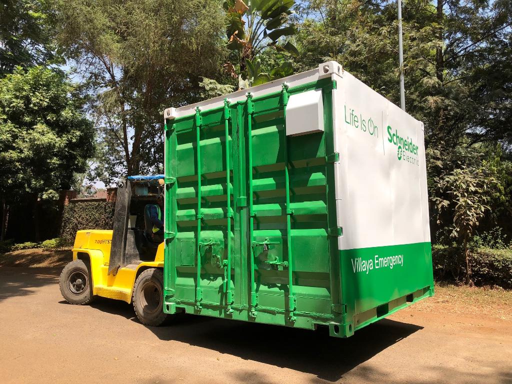 SchneiderA2E's tweet photo. #EnergyForEmergency
@SchneiderElec created the surprise in Nairobi, during Kenya’s 2019 #OnePlanetSummit with its disruptive industrial-class transportable solar genset solution, featuring EXOrac retractable solar racking technology and sodium-based batteries.
@PWRstation https://t.co/5MEnBxooW5