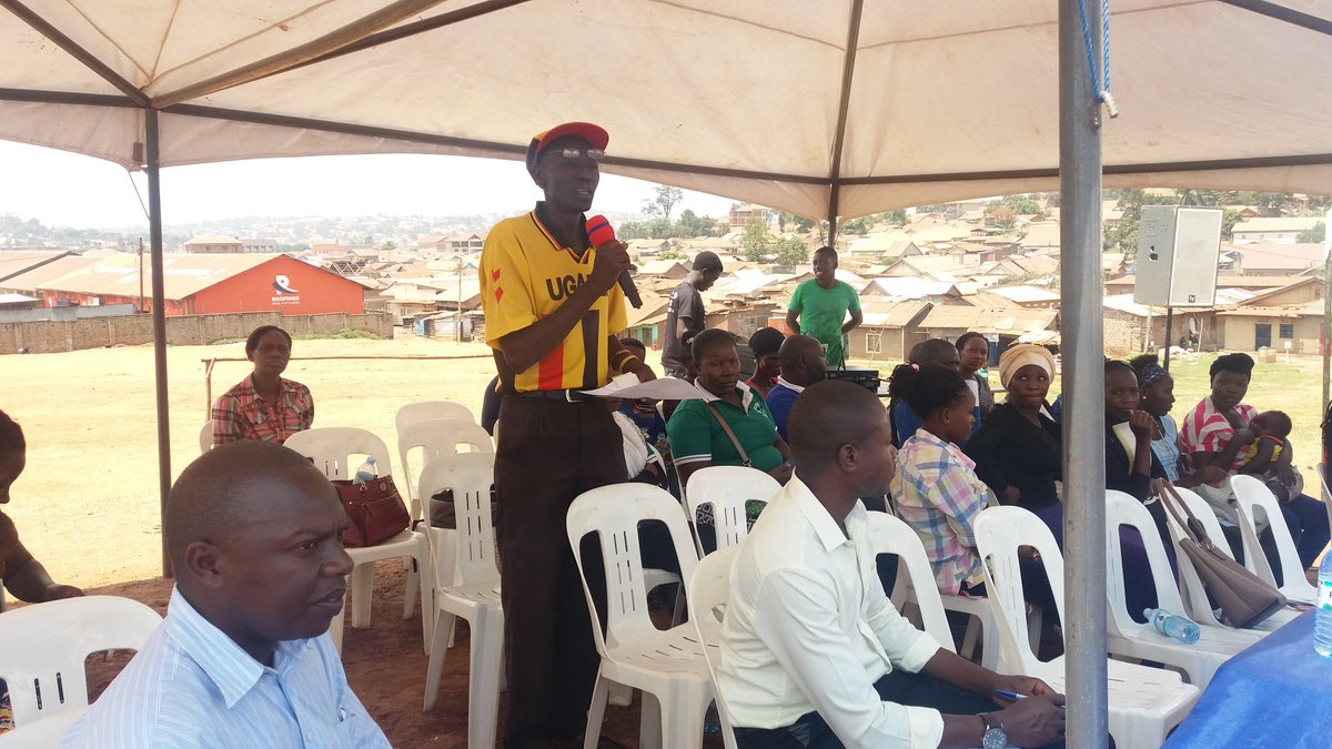 Reutermicheal's tweet image. Happening Now: Government officials,community leaders and members in Bwaise - Kawempe division discusing strategies, wayforward on how to improve service delivery in the slum communities. #BeeraClear @IOM_Uganda @EUinUG @AFFCAD @ugandadebtnet @Educ_SportsUg @UNmigration