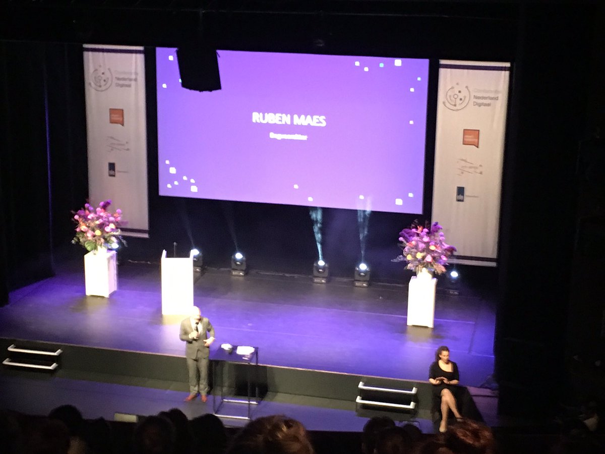 Dagvoorzitter Ruben Maes opent de vierde dag van de Conferentie Nederland Digitaal. #NLDigitaal2019
#NLDigitaal #NLInnovatief #NLOnderneemt <a href="/NL_Digitaal/">Nederland Digitaal</a>