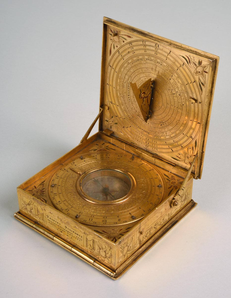 Museo_Naval's tweet photo. En la expo #175añosnosonnada se expone una joya dentro de los instrumentos científicos renacentistas: el llamado Compendio Astronómico de Felipe II realizado por Tobías Volckhmer. Os invitamos a conocer más aquí (https://t.co/j2UopW4YEE) #AstroNaval @CulturaCCosmos https://t.co/RmiCsuJKCf