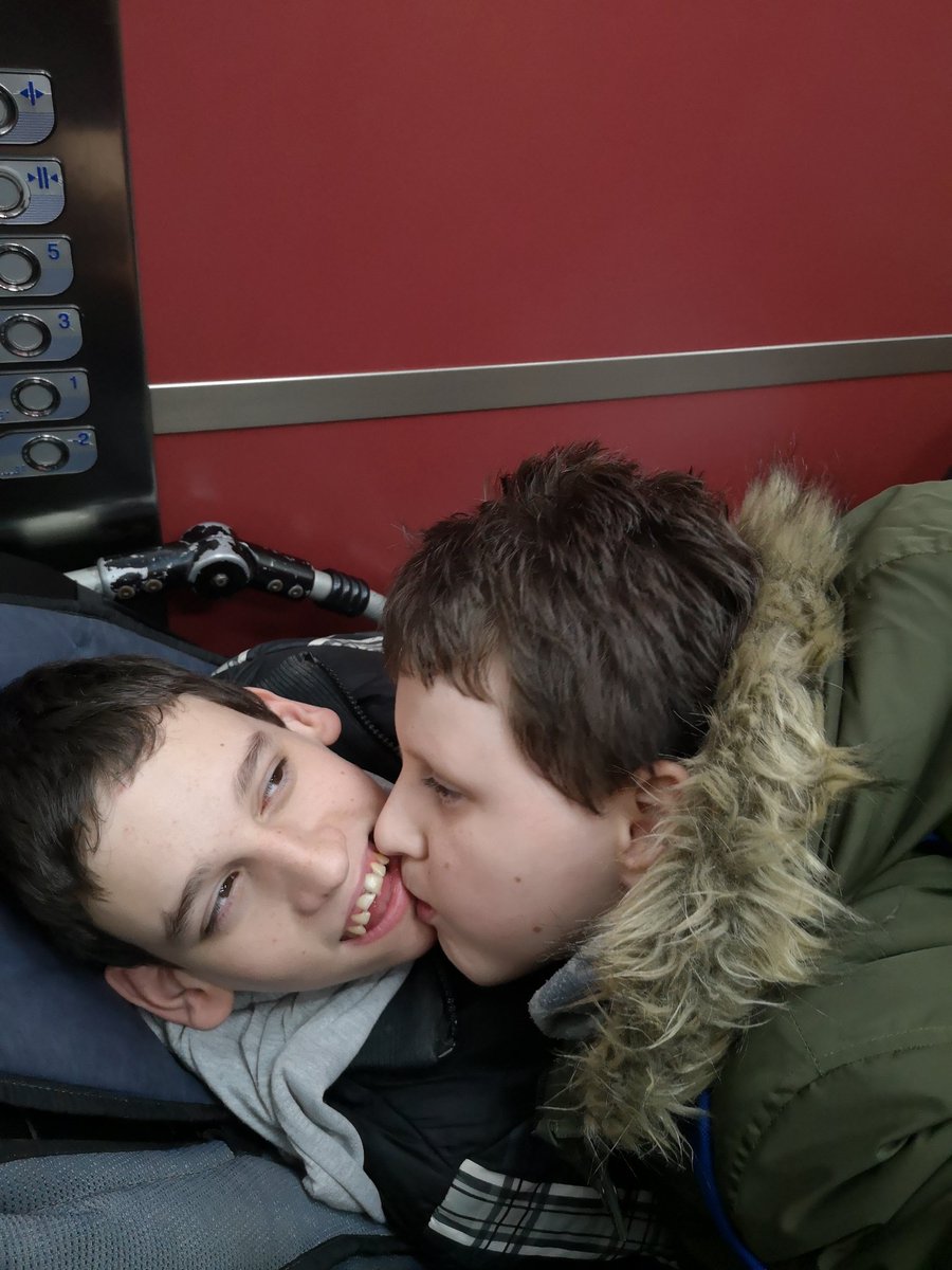 #DiferenteComoTu
#complejodandywalker

Para mi todos los días sois especiales.. Sois lo mas grande que esta vida me ha dado..

Angel e Iker os quiero con todo mi corazón ♥