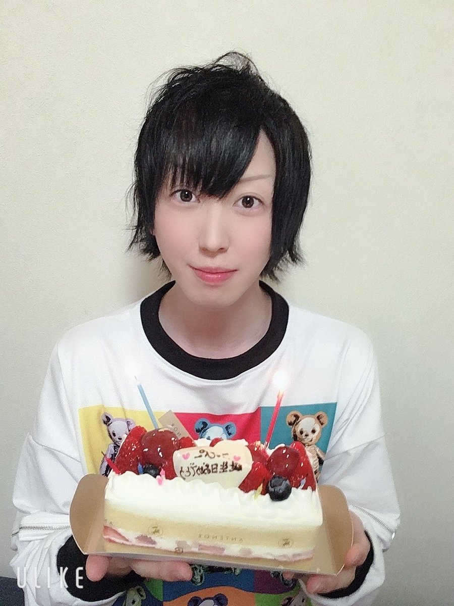 こっぴー 蛍 パブリックボーイズ 26歳の誕生日 たくさんリプとかdmいただき 幸せいっぱいです 25歳は本当に波乱の一年でした パブボのみんなもリスナーのみんなも僕と関わってくれる みんなが大好きです これからもっともっと 頑張る