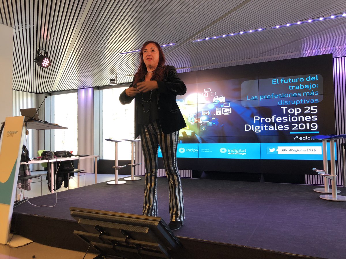 AchinchillaA's tweet image. 🔝 La presidenta de @InstitutoInesdi @ejoana nos da la bienvenida a la presentación de la VII edición del estudio ‘TOP 25 Profesiones Digitales 2019’ en el @MovistarCentre 
#ComDigital #MKTDigital #ComCrisis