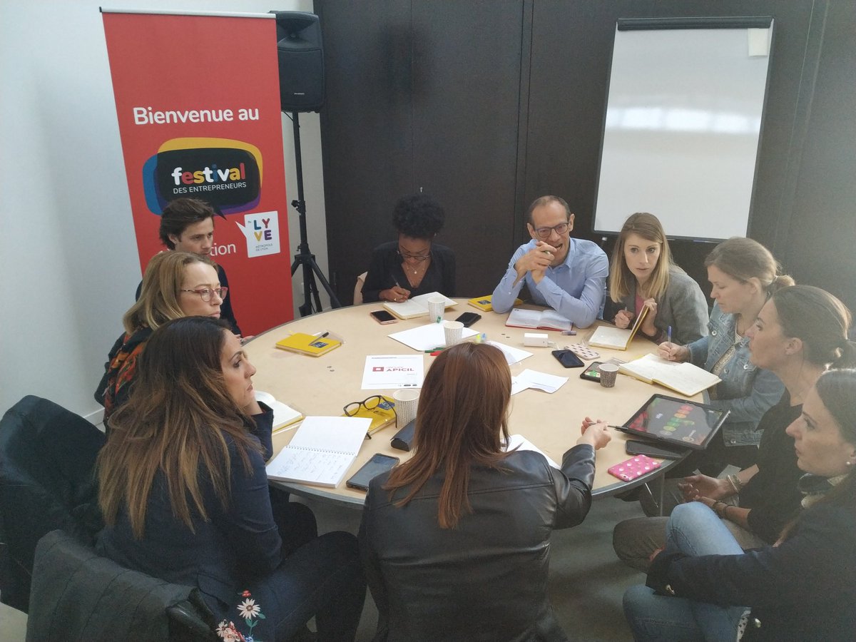 #FestivalEntrepreneurs : #VisMaViedeStartUP par @EnModeUP ! Les #startups briefent les #collaborateurs avec <a href="/mealcanteen/">Meal Canteen</a> <a href="/Coparkco/">Copark</a> @hyperbolyk <a href="/HappyKits/">Happy Kits</a> <a href="/HolyOwlyApp/">Holy Owly 🇬🇧</a> <a href="/BeMySport/">BeMySport</a> <a href="/cocoomhq/">Cocoom HQ</a> <a href="/entr_up/">Aster</a> <a href="/_CourtsCircuits/">LesCourtsCircuits</a> la fabrique à popotte et Tshoko #innovation #Brainstorming
