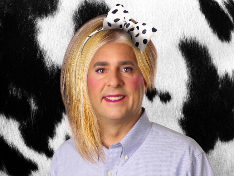 NunesDrag's tweet photo. Does this background make me look like an asshole?
#DevinNunes https://t.co/r3kJTaZuak