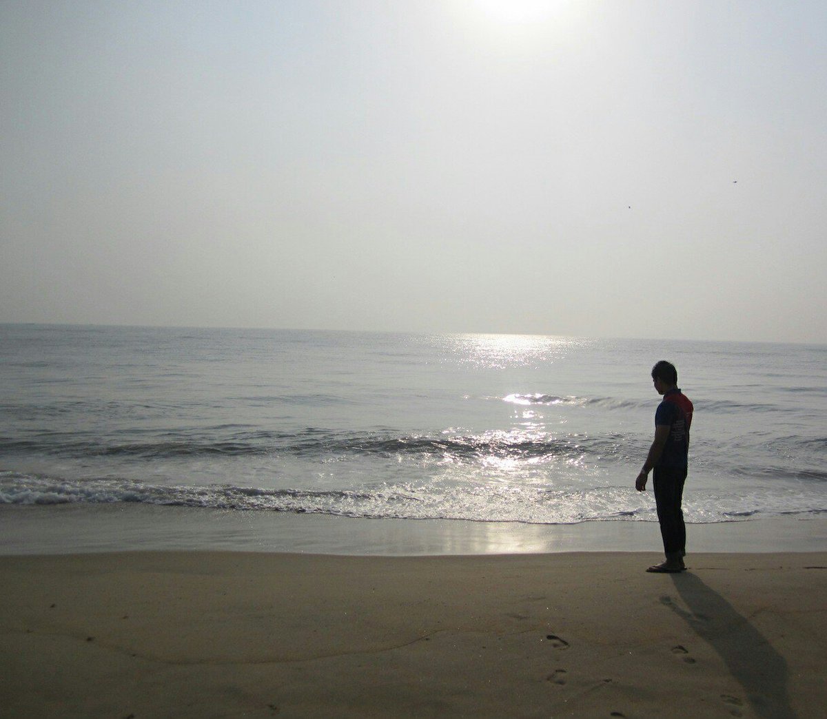 DizonAlain's tweet photo. When you go through deep waters, I will be with you. - Isaiah 43:2a (NLT)
#ThrowbackThursday #wheninindia #Flashback #Chennai #Throwback #silhouette #sunkissed #indianocean #timehop #memories #beachwaves #beaches #travelgram #travelphotography #travel #beachboy #photography https://t.co/mPYCCKG2ro
