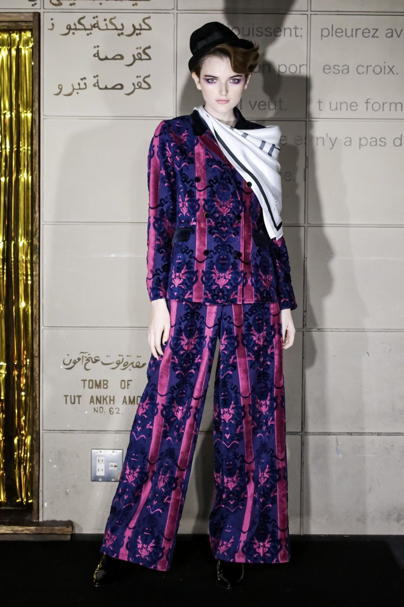 fashionsnap's tweet photo. 「リエカ イノウエ ヌー（RIEKA INOUE GNU）」が発表した2019-20年秋冬コレクション。モデルとして出演したダンサー達によるパフォーマンスも披露。
https://t.co/SdxTziXdjo
#東コレ19年秋冬 #AmazonFWT #RIEKAINOUEGNU https://t.co/2173nWvQqh