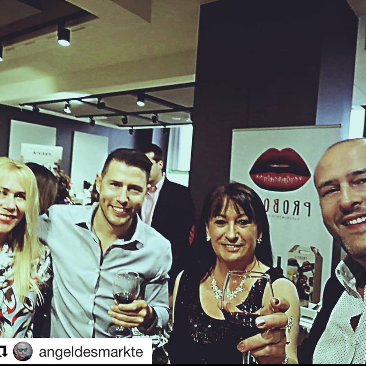 #Repost <a href="/angeldesmarkte/">Ángel</a> with <a href="/get_repost/">Repost</a>
・・・
Los malos tiempos traen verdaderos amigos.. #WapapopMadrid #Wapapop #desmarkte #robandolatidos #photo #photos #styloprofesional #salud