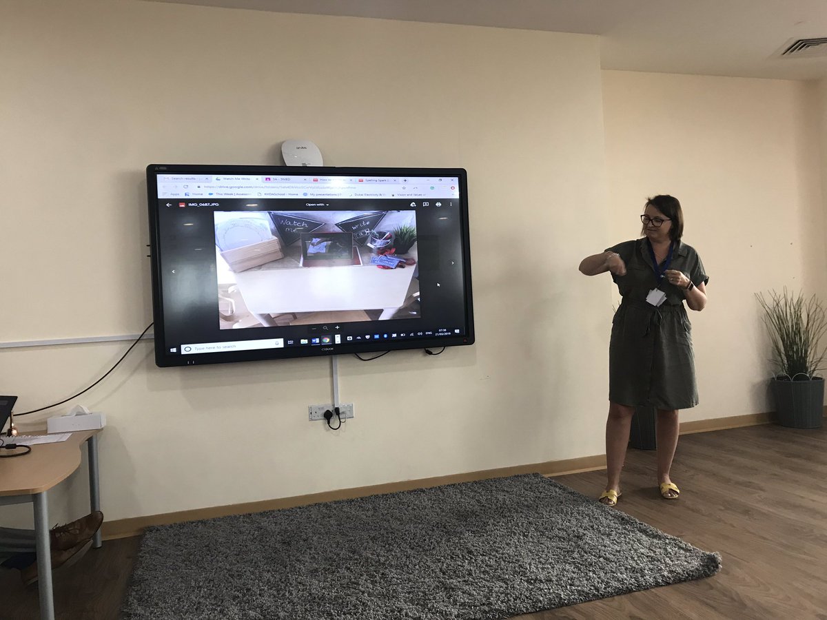 KingsAlBarshaFS's tweet photo. Thank you to Mrs Bladon for #sharingaspark this morning! Children in her FS2 class have made video tutorials for their peers about how to form letters. Children then watch this independently in class! #independentlearners #earlyyearsindubai https://t.co/tPAGmPIukz