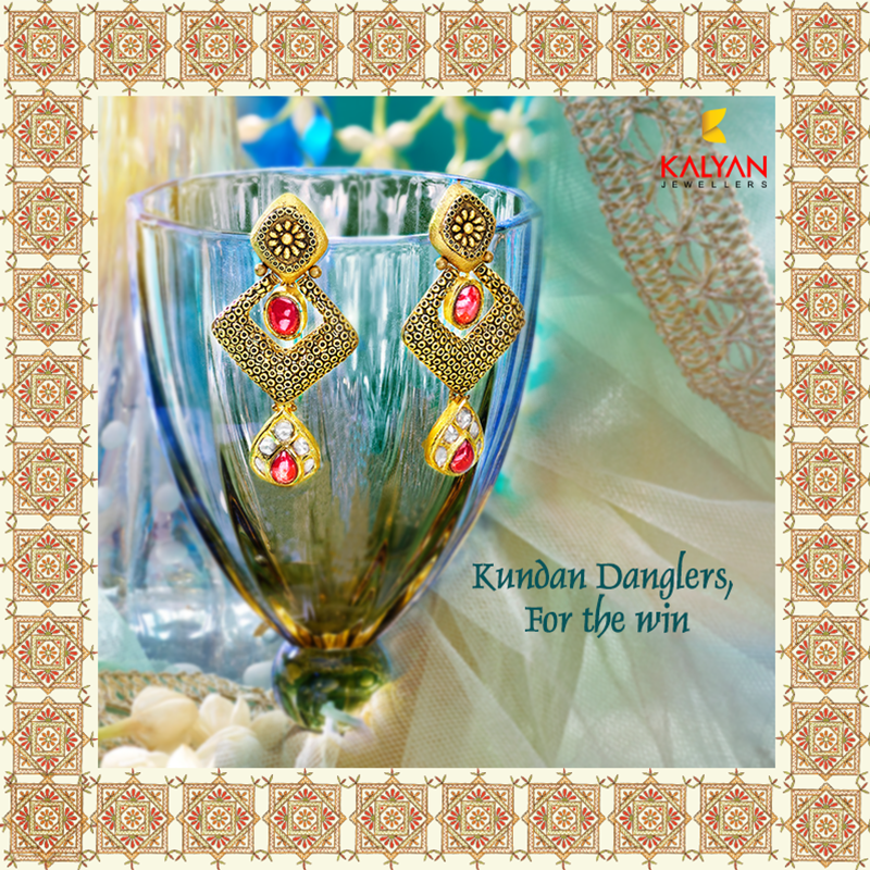 KalyanJewellers's tweet photo. Rock that #Sangeet with these #antique style #Kundan #danglers. Perfectly designed to keep up with your mesmerizing moves!
Explore more of our #MuhuratCollection online at https://t.co/riSqzKIAs6
#WeddingJewellery #BridalJewellery #IndianWedding #Danglers #DazzlingDanglers #Gold https://t.co/IdVC6ax6pw