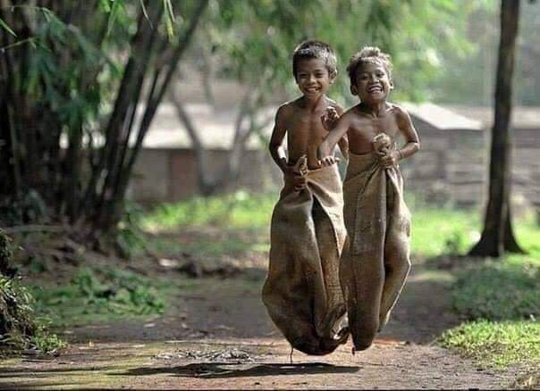 JprZaen's tweet photo. Para politikus bisa belajar dari anak kecil ini...
Dia berkompetisi dengan teman sebangsa dengan penuh damai dan ceria...
#2019 #01IndonesiaMaju 
#01BerpengalamanBijaksana 
#sandiwaradunia https://t.co/IJE0QHQhem