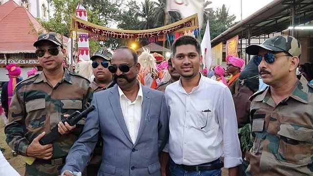 Golden_Goa's tweet photo. Found Abhinandan at Mardol Chaturdas.. I asked him his real name... He replied I m not supposed to tell you that.. 🤣😁
#Shigmotsav2019 #Mardol #GoldenGoa https://t.co/ucmeXXYo5s https://t.co/D5aX8uN5yB