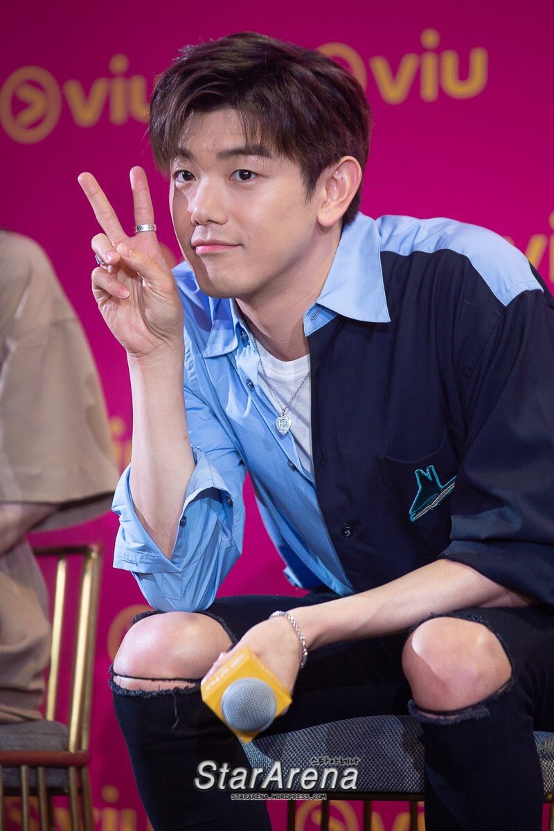springtenn's tweet photo. is it just me or does it look like eric is wearing his hexagonal wedding ring from wgm days? 😂 https://t.co/jIbMFYk9rP