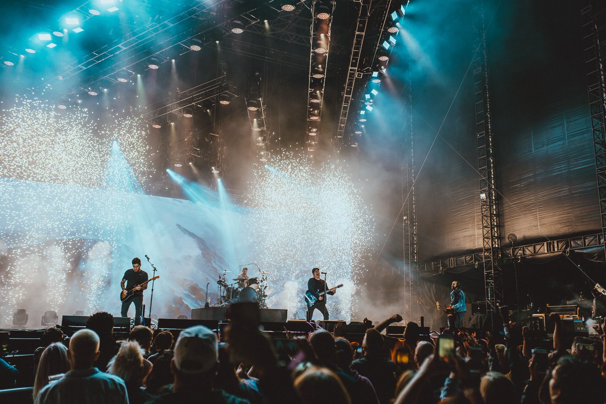 fobxdoh's tweet photo. #KCA #VoteFallOutBoy 💜 https://t.co/dy8xvSSyna
