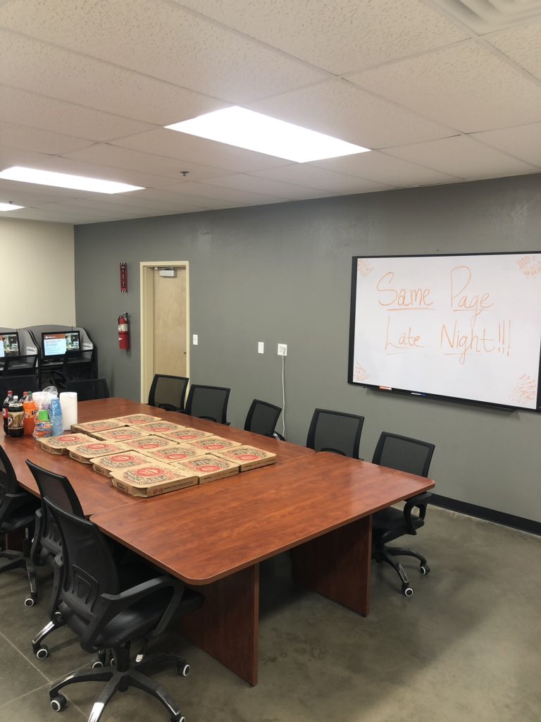 TevinScott14's tweet image. #LATENIGHTSAMEPAGE Thank you to all of our SSC partners and management For sharing you knowledge!!! The Team @6517 are Ready for Spring!!!🔥🔥🔥Thank you Chuck for hanging out with us tonight!!!