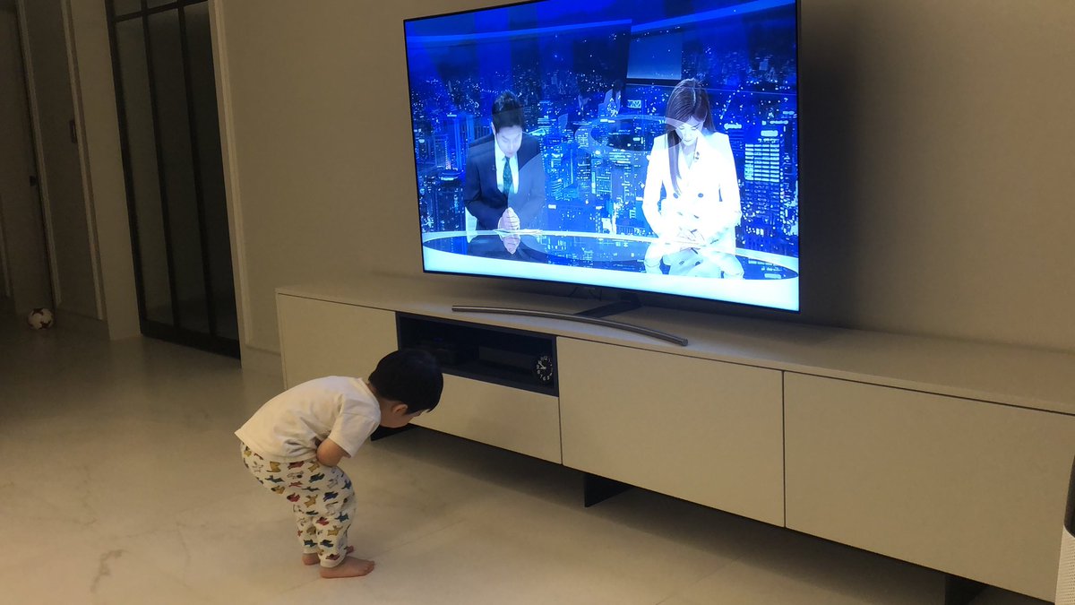 gytls's tweet photo. 우리 아들 최애 프로그램 : 뉴스..... 끝나면 항상 정중하게 서로 인사를 한다 🤣🤣 https://t.co/7gPzX3rrUF