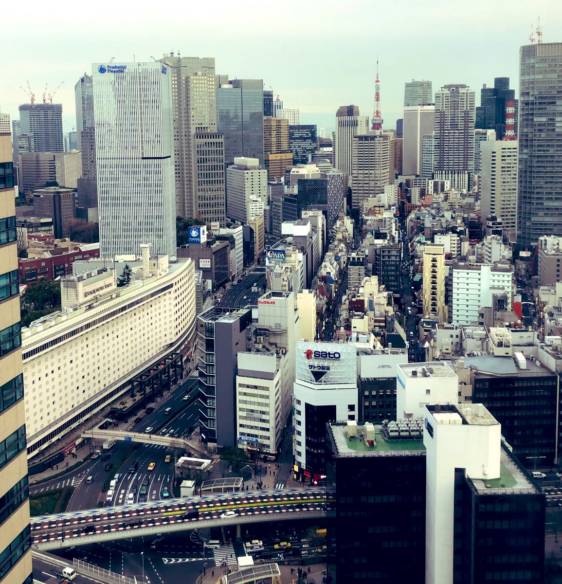 alternacations's tweet photo. Day one we arrived at Hanedakuko and I’ve never seen a cleaner more efficient airport. Got our first taste of Tokyo traffic but we’re reward with one of the best views I’ve had at a hotel. Highly recommend the @NewOtaniHotels. #TokyoTravel #ItsYourWorld #ThatViewTho https://t.co/vvxOlivfVP