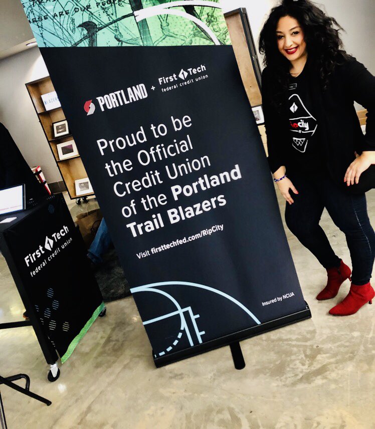 HassanienMona's tweet photo. Had an amazing time working at the blazers game this evening serving as brand ambassador for the official credit union of the Portland Trail Blazers! First Tech! #FTFCU #Portlandtrailblazers #firsttech #brand #BrandAmbassador #blazerschoice https://t.co/NtIuUCnaBm