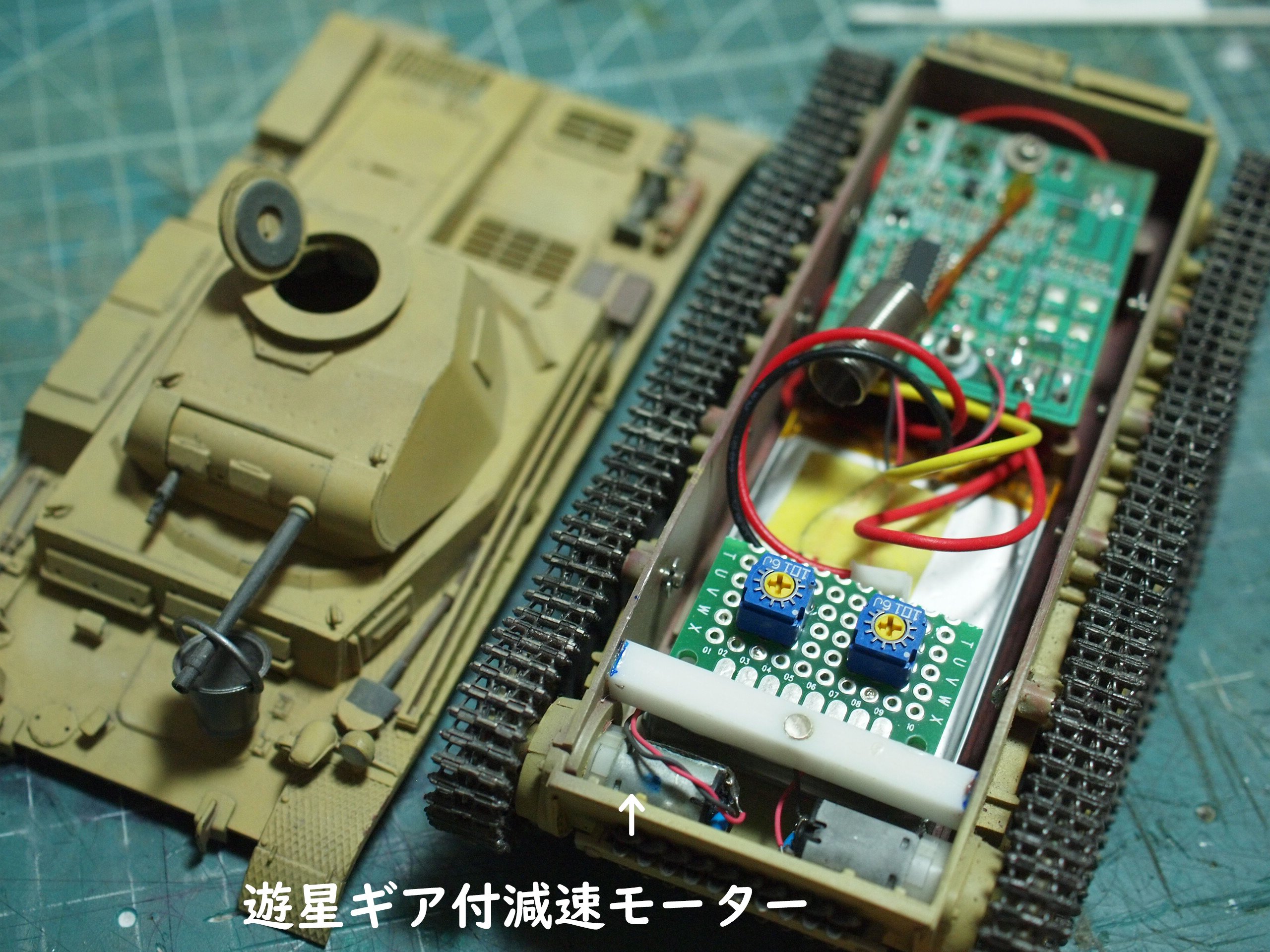 くるくる改二 Rz Is 2は横幅が狭いんですね 横が足りないのが一番困りますね ギアボックス を自作する方法の他には はじめから減速機構が付いたモーターを使うという方法もあります アマゾンで手に入ります ちなみに 写真のii号とチャーチルに