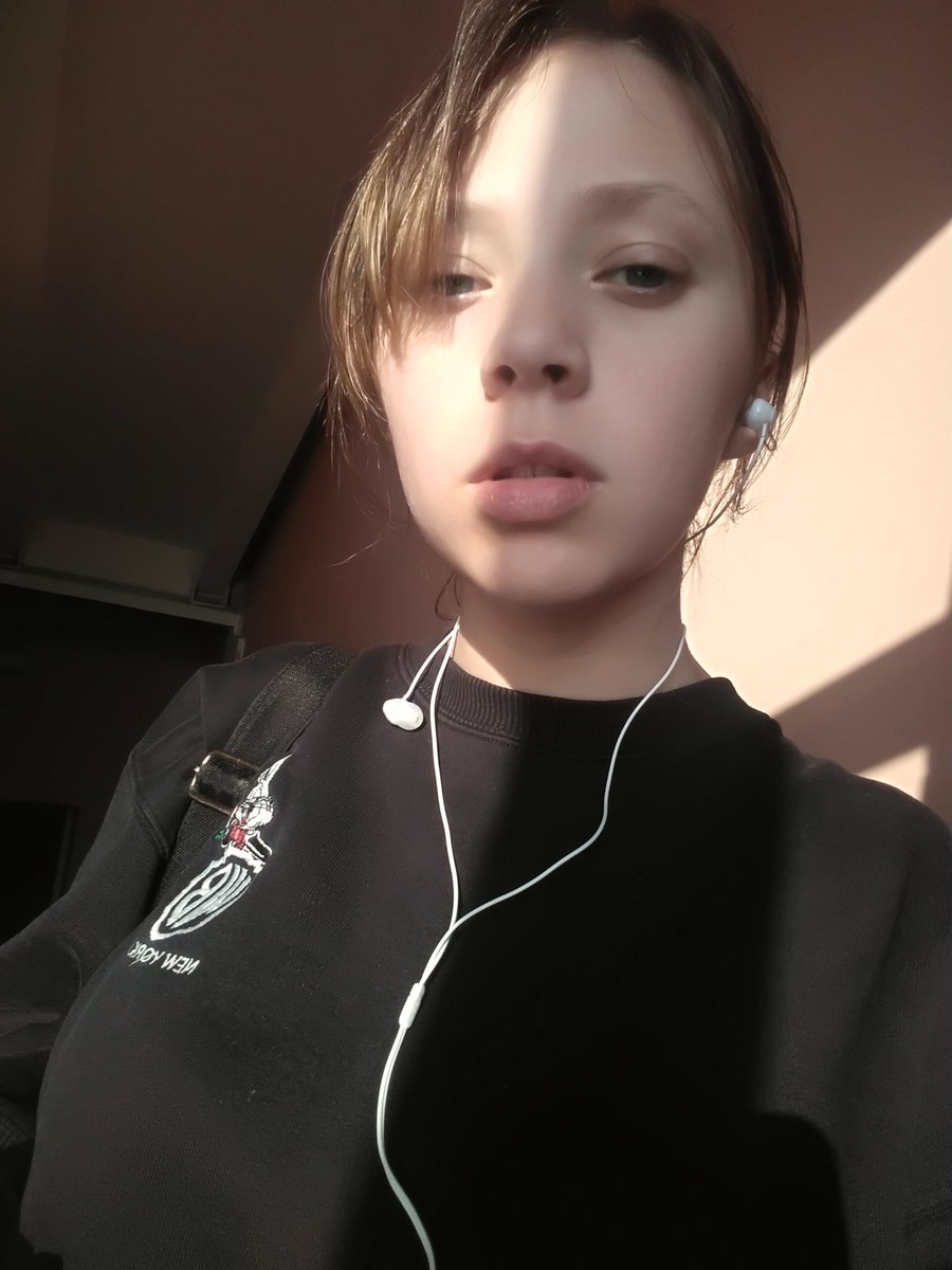 _donebrown's tweet image. Хочу поднять себя и аудиторию, так что с сегодня я начинаю апдейт себя!! 
Сюда входят:
Разговорные английский и немецкий
улучшение скилла в рисовании 
Улучшение оценок по учебе и подготовка к ЗНО

Каждый день я буду отчитываться о своих результатах сюда и вбрасывать рисунки
кдпв