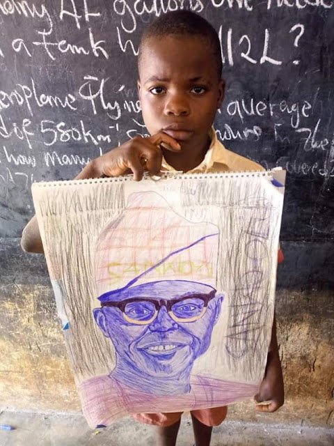 KindexNews's tweet photo. Primary school pupil hailed for sketching President Buhari, Sanwo-Olu with a pen

A Primary six pupil is being celebrated on social media after a Facebook user shared photos of the young boy's portrait of President Muhammadu Buhari and Lagos Governor-elect, Babajide Sanwo-Olu. https://t.co/4HRmfSWUtj