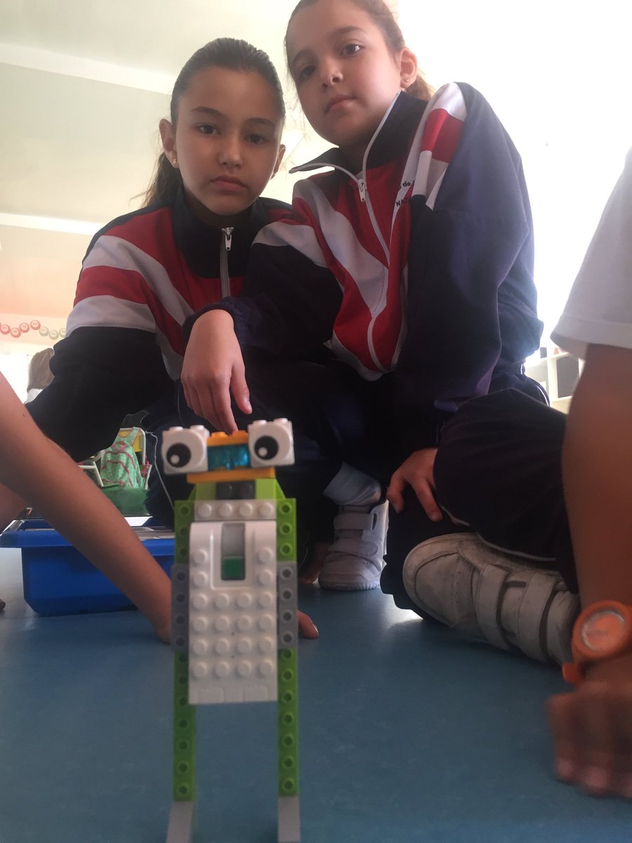 Eugenioef2's tweet photo. Robot espía 3ºEP ⁦@NazaretArrecife⁩ https://t.co/JzwEXzDbRQ