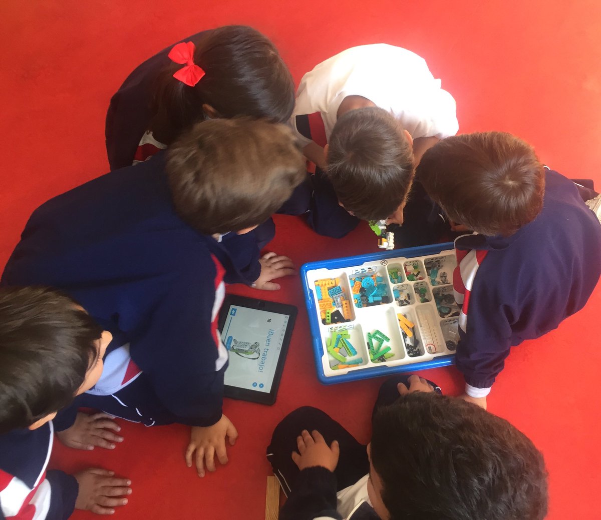 Eugenioef2's tweet photo. Robot espía 3ºEP ⁦@NazaretArrecife⁩ https://t.co/JzwEXzDbRQ