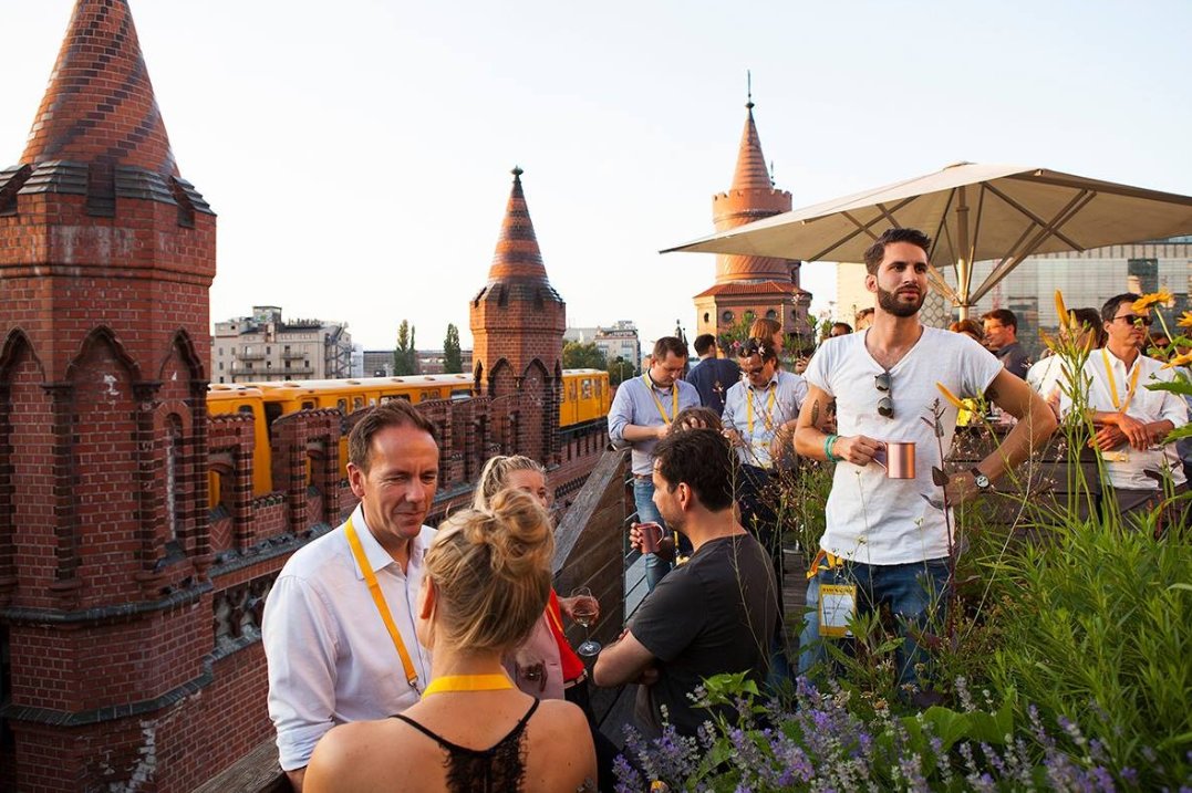 Ihr Strategen! Marketers! Digitalisierer! Innovatoren! <a href="/diffferent/">diffferent</a>, <a href="/useeds/">Urban Seeds</a> und wir laden euch zu #HansundMarie in #Berlin ein, um miteinander zu sprechen, wie wir in Zukunft Menschen glücklicher machen werden. Seid dabei ✌hansundmarie.com  #Zeitgeist #ZukunftderArbeit