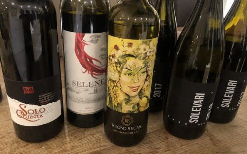 WinesofRomania's tweet photo. Some high-end wines from Cramele Recas, Romania
https://t.co/cyTkmgay0Q
#wine #JamieGoode #CrameleRecas #Romania https://t.co/dsAHncTyny