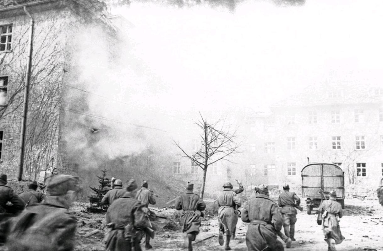 Штурм города кенигсберг. Восточно Прусская операция Кёнигсберг. Кенигсберг бои апрель 1945. Штурм Кенигсберга 1945.