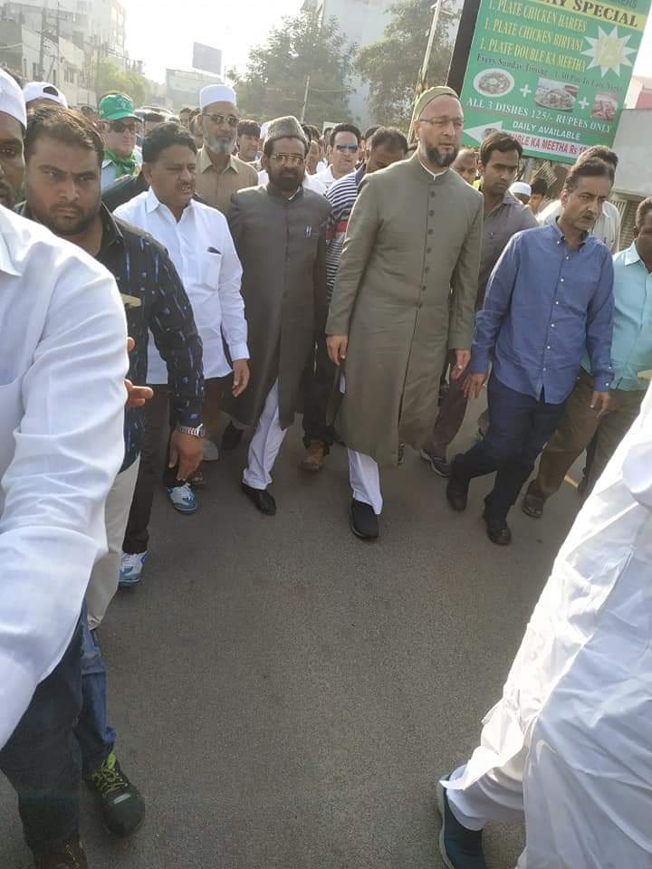 AIMIM_KISHANBGH's tweet photo. #LokSabhaElections2019 #campaign
ＶＯＴＥ ＦＯＲ ＫＩＴＥ 
#AIMIM President &amp; #Hyderabad MP Barrister Sir @asadowaisi along with sir  @mohdmoazamkhan, Corporators &amp; Party Workers did Paidal Daura from Bahadurpura to Kishanbagh and other Surrounding areas
ᵛºᵗᵉ fºʳ ᵏ'ᵗᵉ 👆 https://t.co/CGAoGeej2a