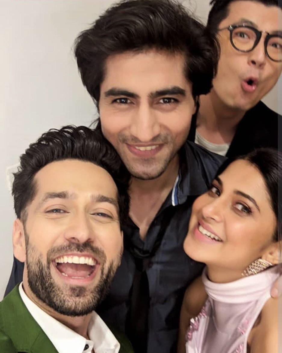 tellychakkar's tweet photo. What an epic selfie ❤ About last night.
@ChopdaHarshad @jenwinget @NakuulMehta @MeiyangChang 

#indiantellyawards2019 #IndianTellyAwards #ZEE5IndianTellyAwards2019 https://t.co/SkwjoaghFT