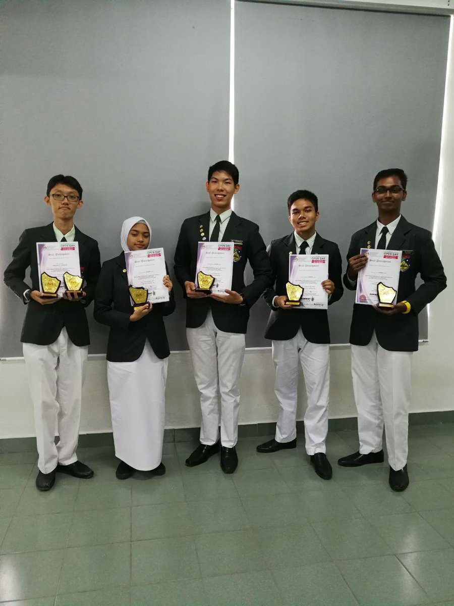 SMKSubangUtama's tweet photo. Johan Zon Dan Daerah Pertandingan Bahas Bahasa Inggeris Ala Parlimen
Peringkat Daerah Petaling Perdana 2019
anjuran PPD Petaling Perdana
Nur Adib Zafry B. Nur Aziz :5G
Benjamin Fong Ruan Wei :5G 
Leevandraa Mahendran :5G 
Arthur Wong Jun Keng :5G 
Yasmin Sarah Bt Mohd Razali :5K https://t.co/BH3tTrUTfL