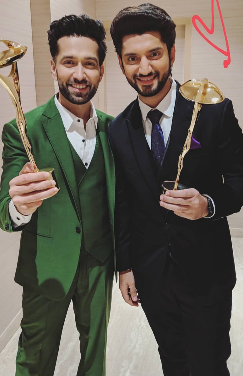 Fhatthewuck3's tweet photo. Shivaay Singh Oberoi &amp; Omkara Singh Oberoi Won Best Buisness Man of The Year &amp; Youngest Ceo Of The Year Award !

Oberoi Parivaar Is Proud 🤧

#ishqbaaaz
#ShivKara https://t.co/TGztOqvQnq