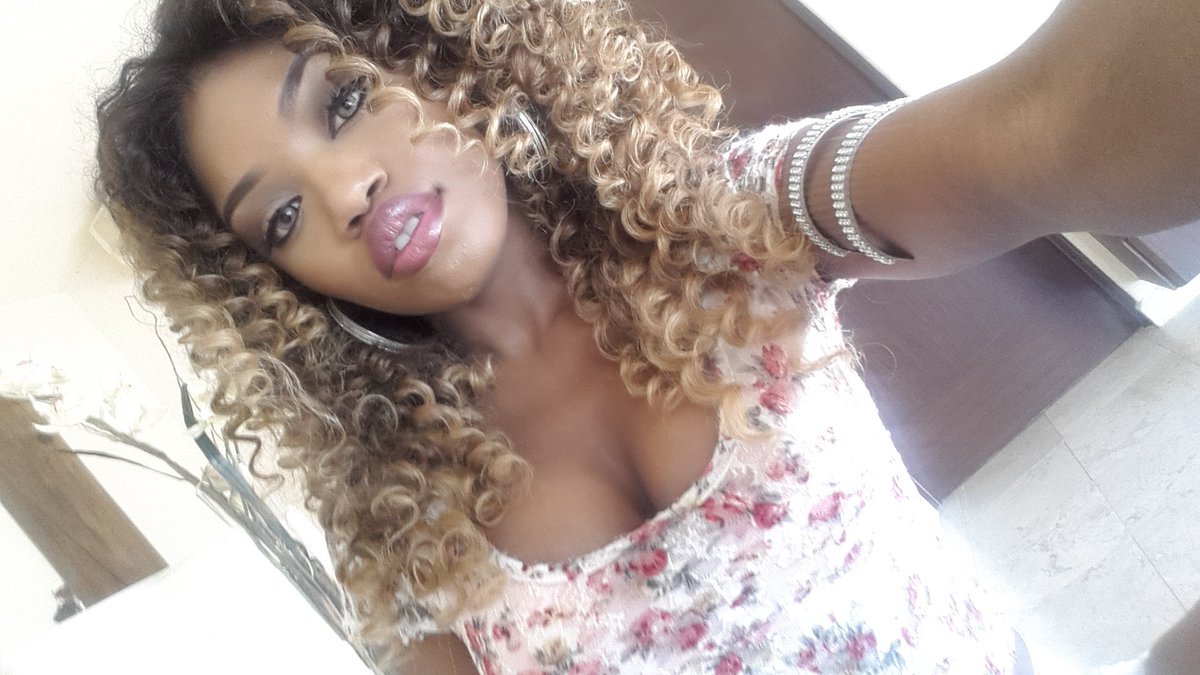 Naomishhh's tweet photo. 🔵Watch me on live!
#girls #beach #smile https://t.co/zREGR3GTnI
