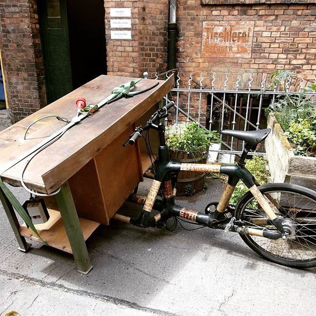 OCyclery's tweet photo. Monstrous workbench with dangerous wiring? No problem.

#ozoncyclery #bamboo #bamboozled #bamboobike #diybamboo #diybicycle #diy #diybamboobike #nature #naturephotography #hashtag #cargobike #diycargobike #cargobikeberlin #픽시 https://t.co/24EJWUyRC6 https://t.co/eWKEHSFjej